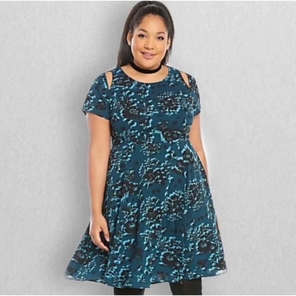 Torrid Georgette Skater Dress‎ Teal Floral Short Sleeve Cutout Size 12
